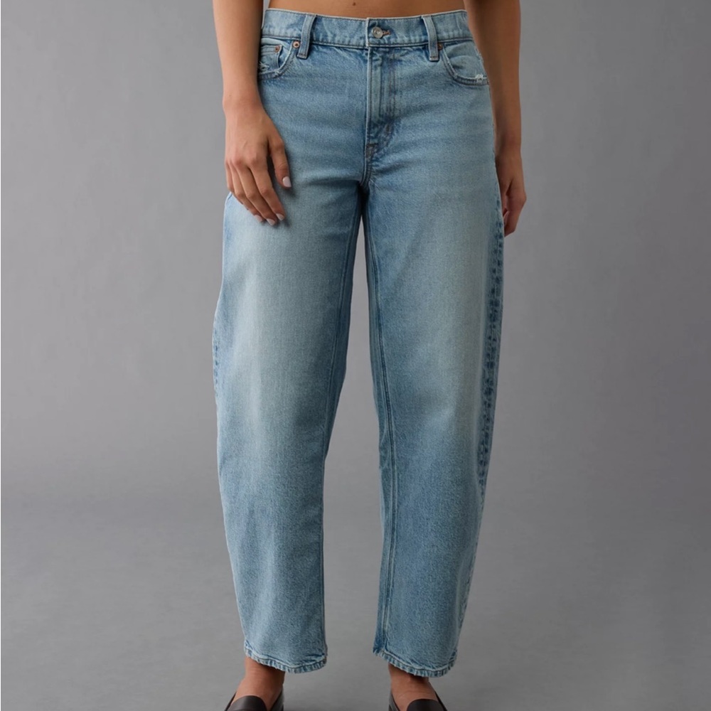 American Eagle Stretch Barrel Leg Jeans. Size 16 Long